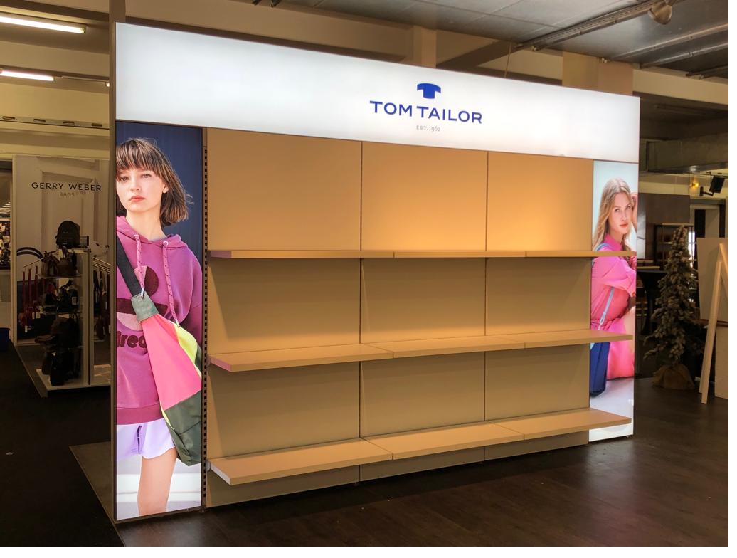 Shop-Leuchtrahmen bei TOM TAILOR