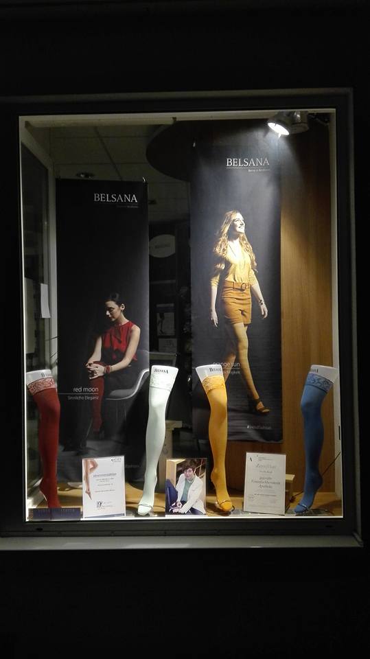 BELSANA Trendfarben Deckenhänger im Schaufenster