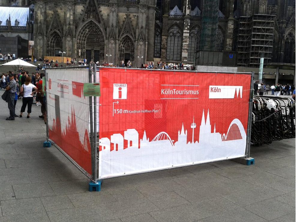 Banner am Kölner Dom