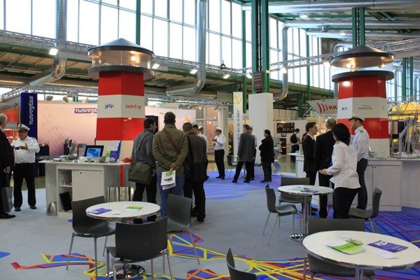 Fertig verlegtes Bodenmotiv am Stand